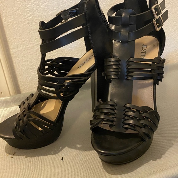 Size 7 black woman’s heels - Picture 2 of 5